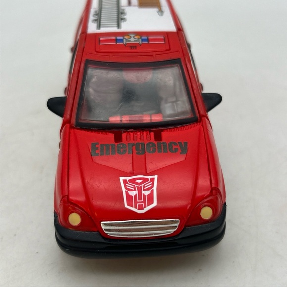 Transformers Universe Deluxe RATCHET Weapons Emergency Rescue SUV (No Weapons) - Picture 4 of 10